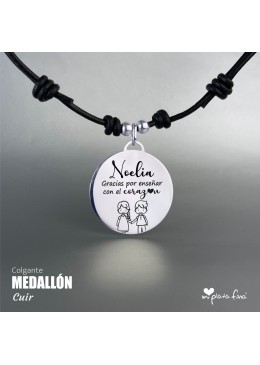 COLGANTE MEDALLÓN GRABADO NOMBRES FIN DE CURSO