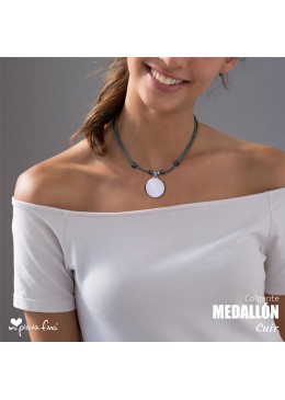 COLGANTE MEDALLÓN GRABADO NOMBRES FIN DE CURSO
